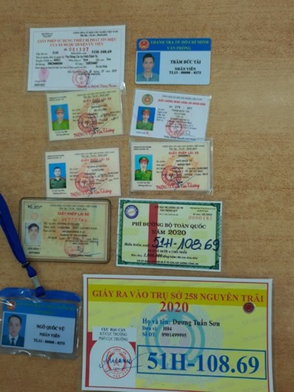 TPHCM: Mở rộng điều tra đường dây làm giả thẻ ngành CAND ảnh 1