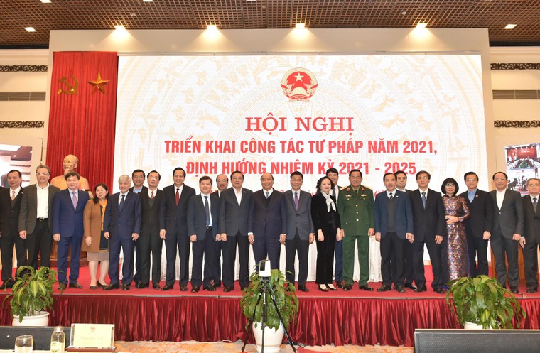 Điều kiện tiên quyết để thúc đẩy phát triển đất nước ảnh 1