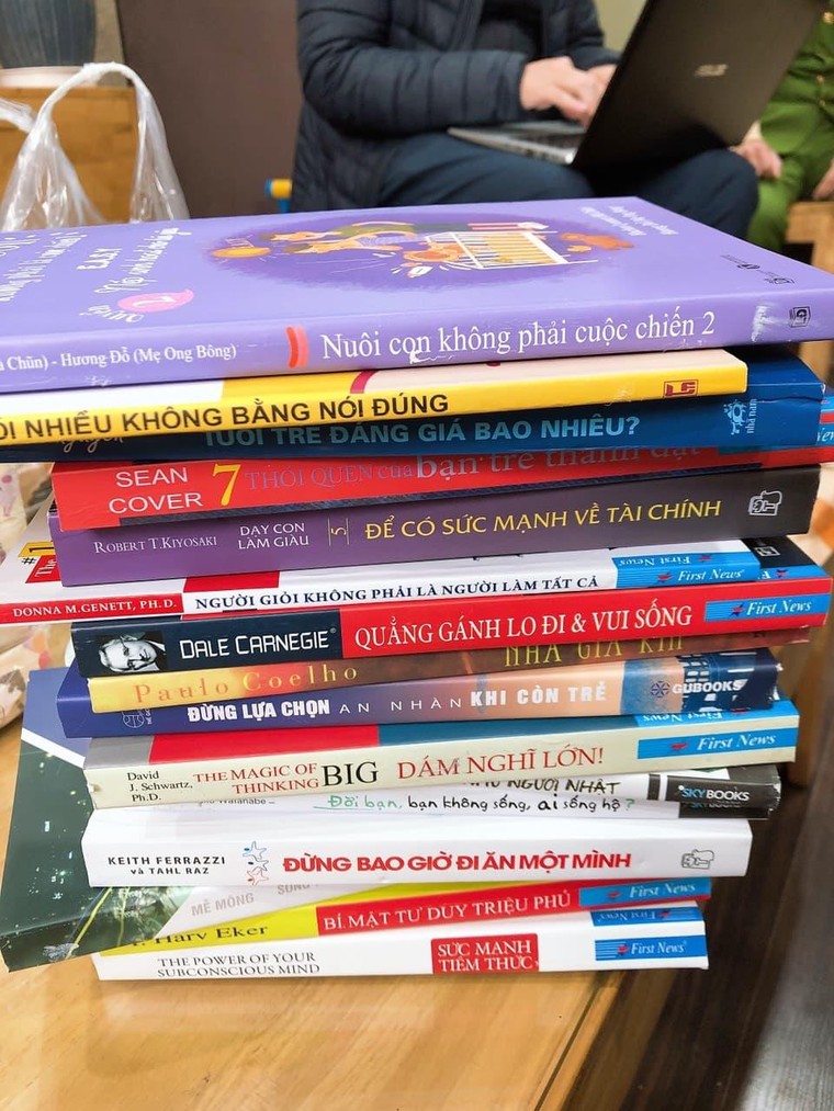 Triệt phá cơ sở tàng trữ hơn 40 nghìn cuốn sách lậu tại Hà Nội ảnh 7