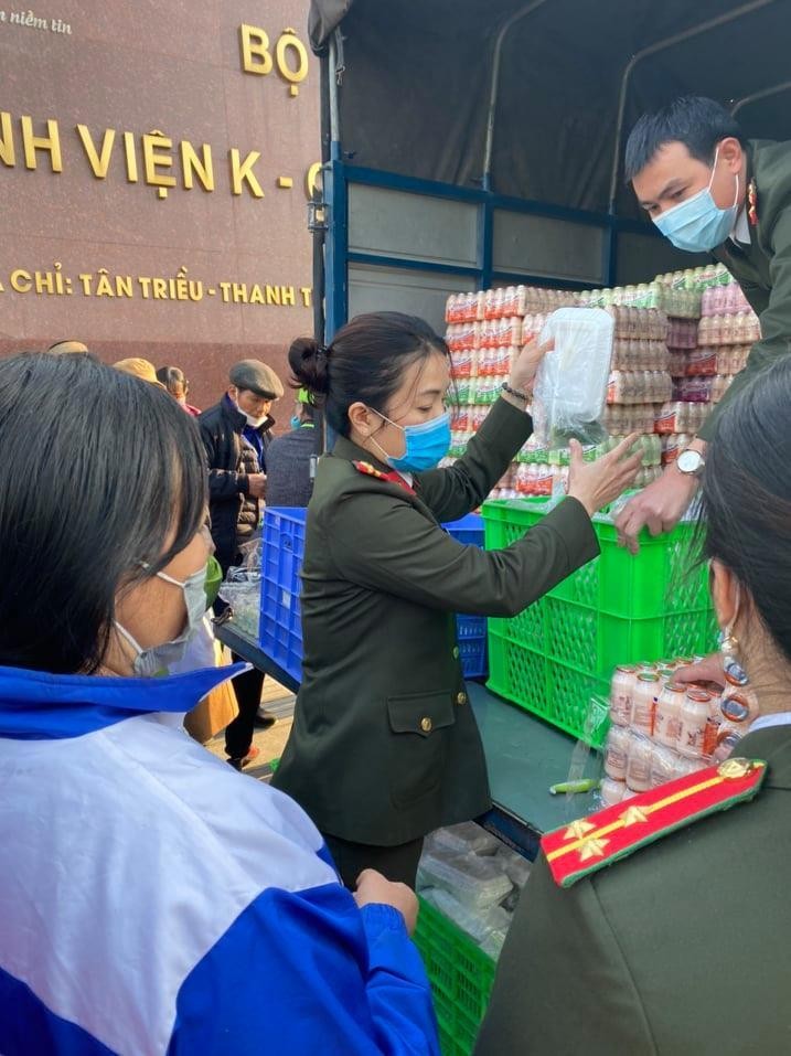 Ấm tình bữa cơm thiện nguyện tại Bệnh viện K Tân Triều ảnh 7