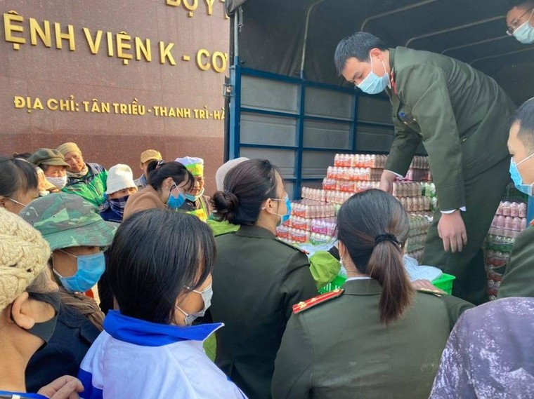 Ấm tình bữa cơm thiện nguyện tại Bệnh viện K Tân Triều ảnh 6