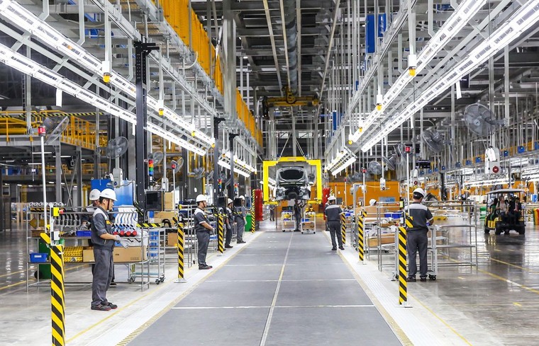 Việt Nam nhập siêu tăng, sản xuất công nghiệp ảnh hưởng nặng nề bởi COVID-19 ảnh 1