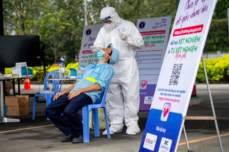 Xét nghiệm COVID-19 miễn phí 2 triệu mẫu cho mọi người dân TPHCM ảnh 1