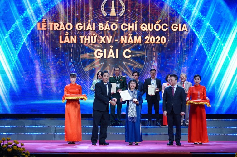 Lễ trao Giải Báo chí Quốc gia năm 2020: Tôn vinh những tác phẩm báo chí xuất sắc ảnh 1