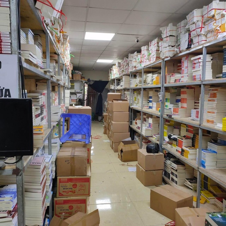 Công an Hà Nội bắt giữ nhiều điểm in sao sách lậu ảnh 1