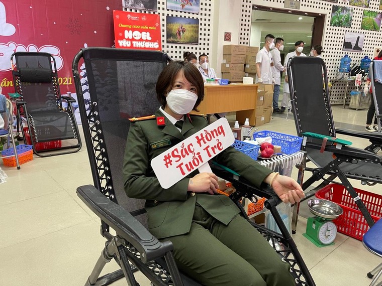 Phòng An ninh Chính trị nội bộ - CAHN phát động chương trình 'Sắc hồng tuổi trẻ' ảnh 9