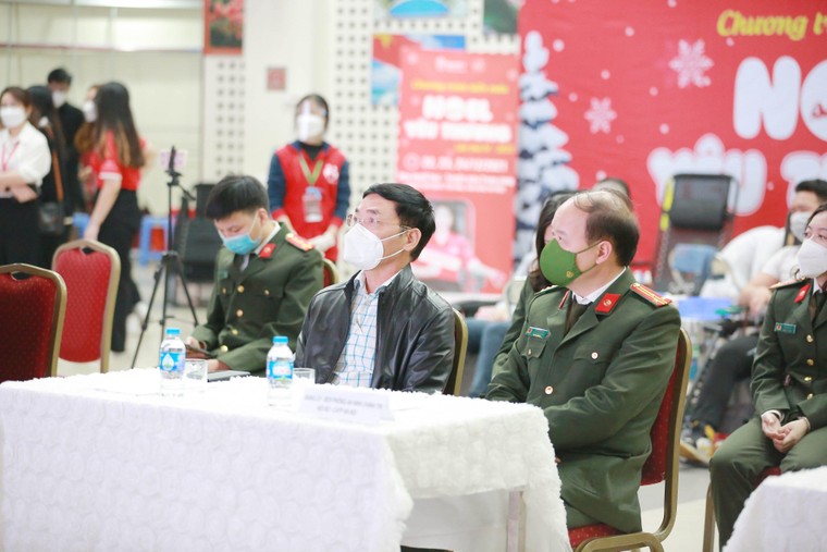 Phòng An ninh Chính trị nội bộ - CAHN phát động chương trình 'Sắc hồng tuổi trẻ' ảnh 7