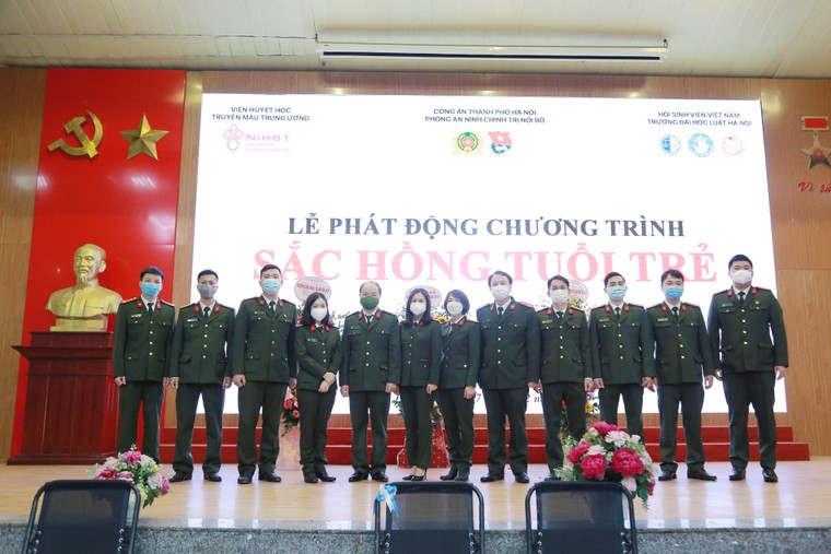 Phòng An ninh Chính trị nội bộ - CAHN phát động chương trình 'Sắc hồng tuổi trẻ' ảnh 4
