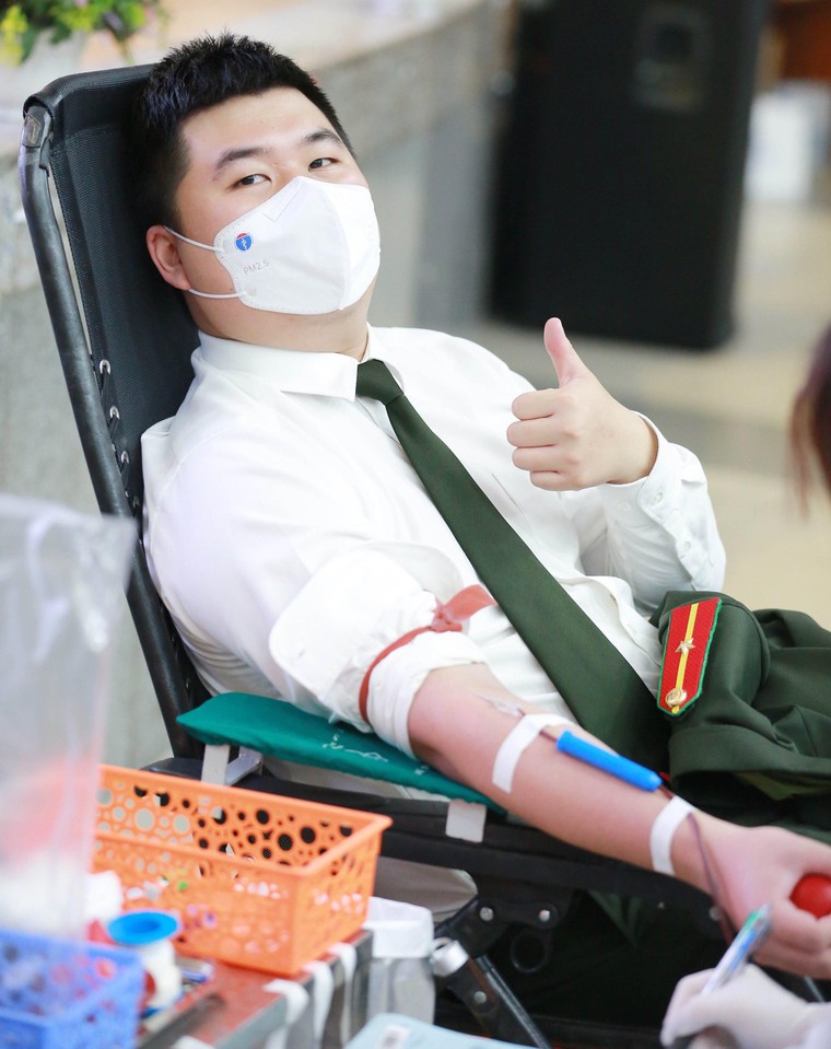 Phòng An ninh Chính trị nội bộ - CAHN phát động chương trình 'Sắc hồng tuổi trẻ' ảnh 10