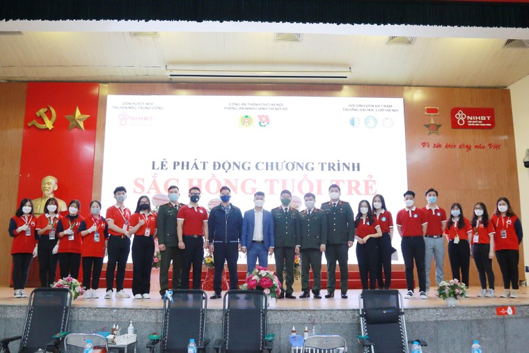 Phòng An ninh Chính trị nội bộ - CAHN phát động chương trình 'Sắc hồng tuổi trẻ' ảnh 6