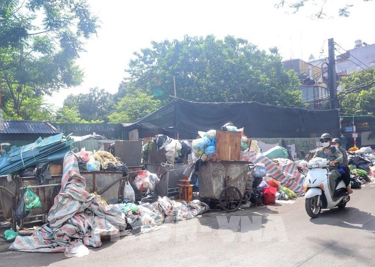 Hà Nội: Đặt mục tiêu dọn hết rác tồn đọng trong ngày 20/6 ảnh 1