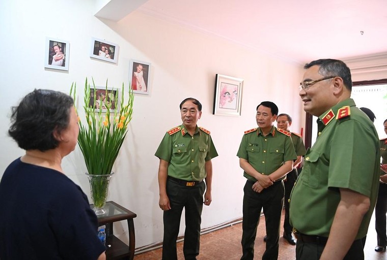 Tri ân, tưởng niệm Anh hùng lực lượng vũ trang nhân dân Tô Quyền ảnh 1