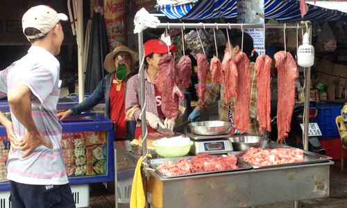 Thịt bò giá rẻ bán đầy chợ và cửa hàng online ảnh 1