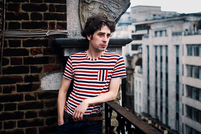 Người sống như dê giành giải Nobel nhái ảnh 1