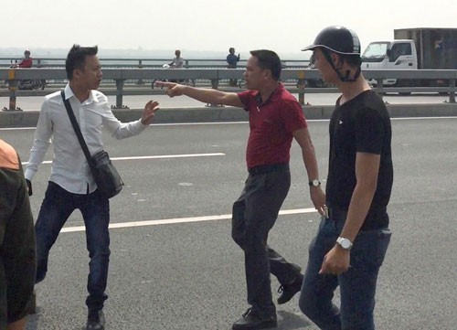 Nhà báo bị công an đấm vào đầu, cản trở tác nghiệp ảnh 1