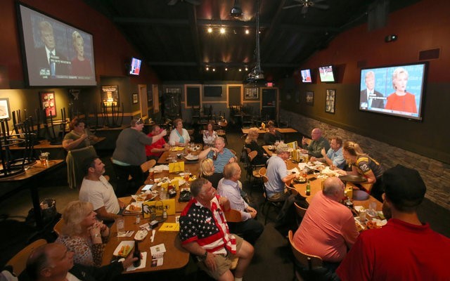 100 triệu lượt người xem Trump đấu khẩu với Clinton ảnh 6