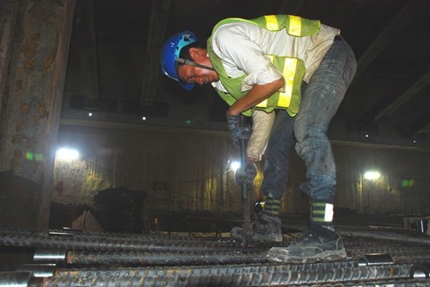 Cận cảnh Metro đầu tiên dưới lòng đất... Sài Gòn ảnh 23