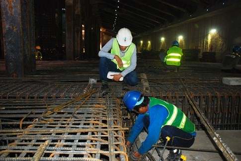 Cận cảnh Metro đầu tiên dưới lòng đất... Sài Gòn ảnh 12