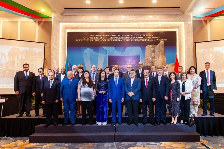 Azerbaijan kỷ niệm ngày Quốc khánh và 30 năm thiết lập quan hệ ngoại giao với Việt Nam ảnh 1