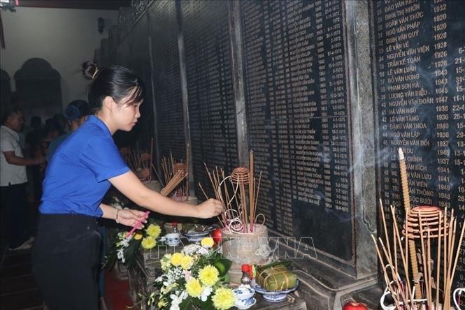 Tuổi trẻ cả nước thắp nến tri ân các anh hùng, liệt sỹ ảnh 1