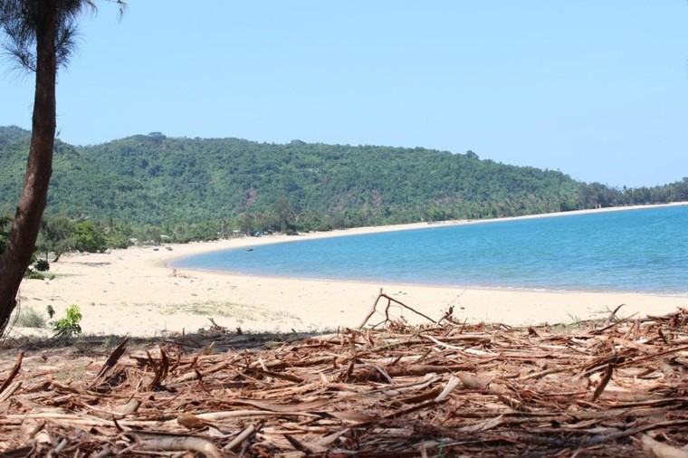 Điểm danh những bờ biển nguyên sơ chờ được khám phá của Việt Nam ảnh 3