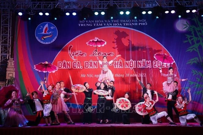 Rực rỡ Liên hoan dân ca, dân vũ Hà Nội năm 2022 ảnh 1