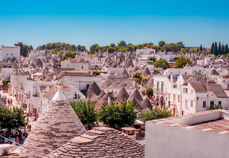 Thị trấn Alberobello được xây dựng vào năm nào?