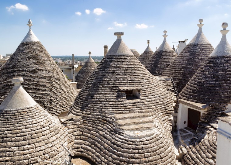 Alberobello được xây dựng theo lối kiến trúc gì?