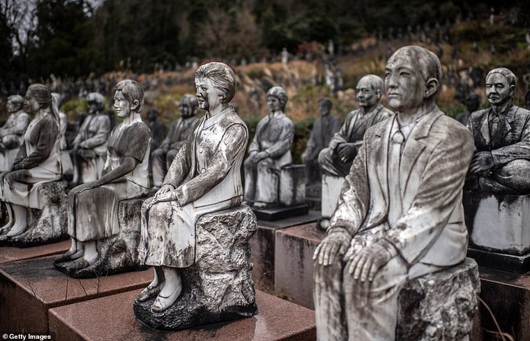 Những ngôi làng kỳ lạ bậc nhất Nhật Bản ảnh 3