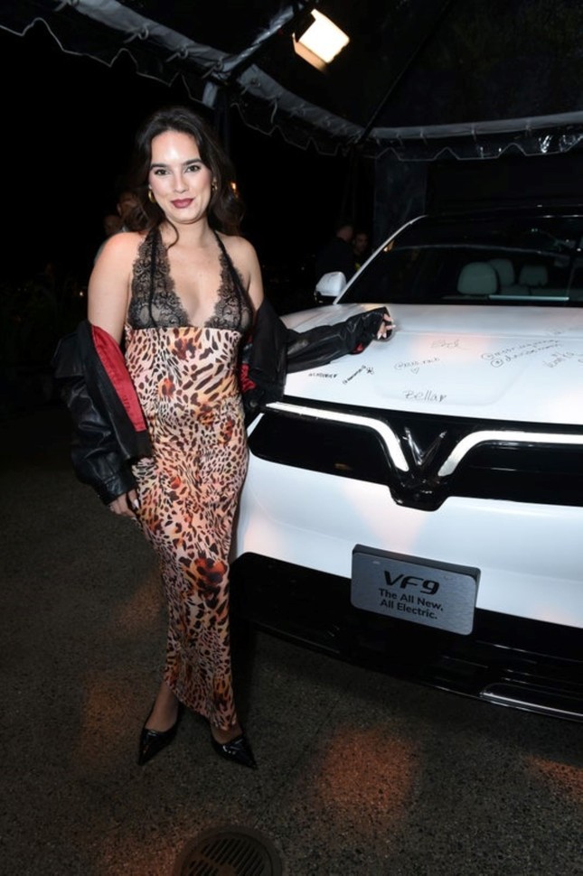 Dàn sao Mỹ hào hứng check-in với VinFast VF 9 trước thềm Grammy 2024 ảnh 6