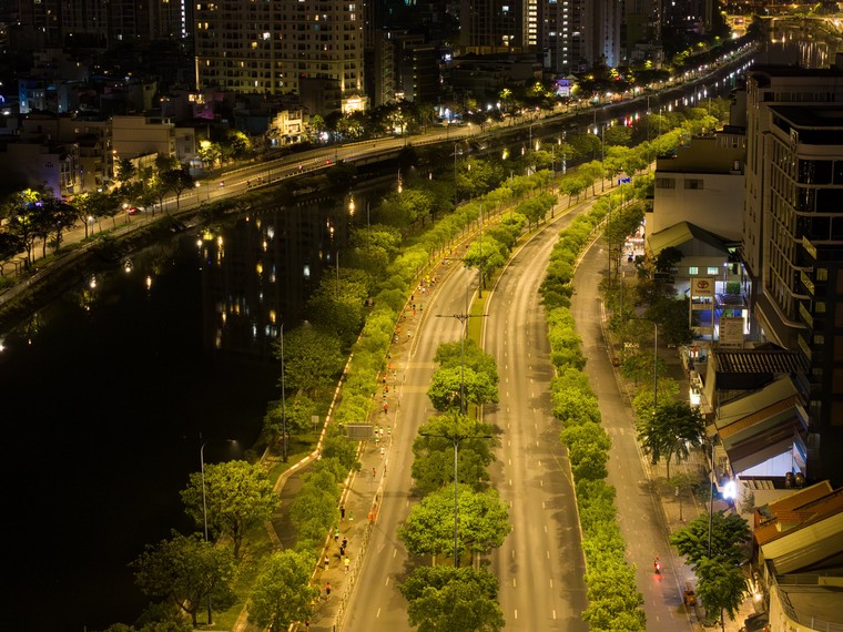 Những bóng hồng trên cung đường của VPBank VnExpress Marathon Ho Chi Minh City Midnight ảnh 10