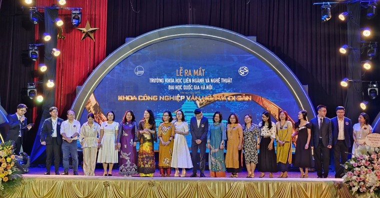Trường Khoa học liên ngành và Nghệ thuật long trọng tổ chức lễ ra mắt ảnh 1