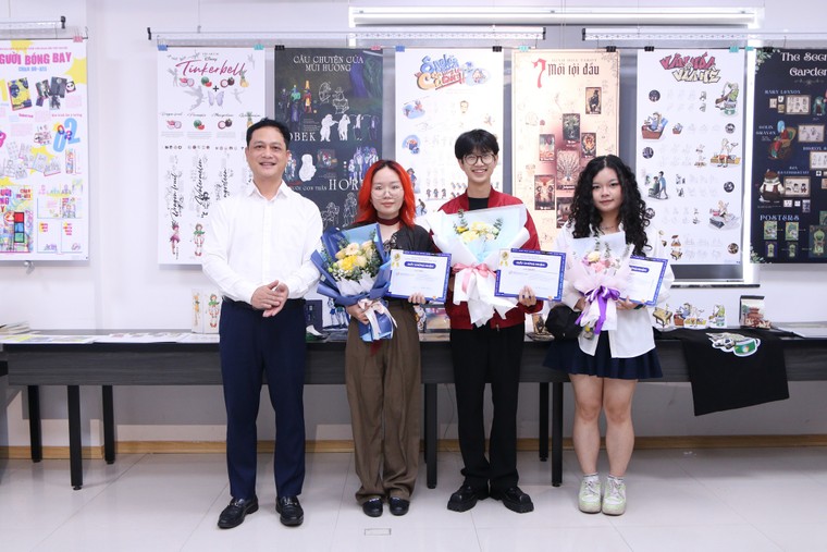 Sinh viên Trường Khoa học liên ngành và Nghệ thuật "khoe" tài sáng tạo trong triển lãm đầu tay ảnh 6