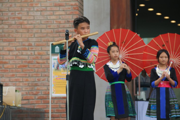 Rộn rã ngày hội "Vui khám phá di sản các nước" ảnh 1