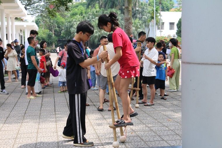 Rộn rã ngày hội "Vui khám phá di sản các nước" ảnh 2