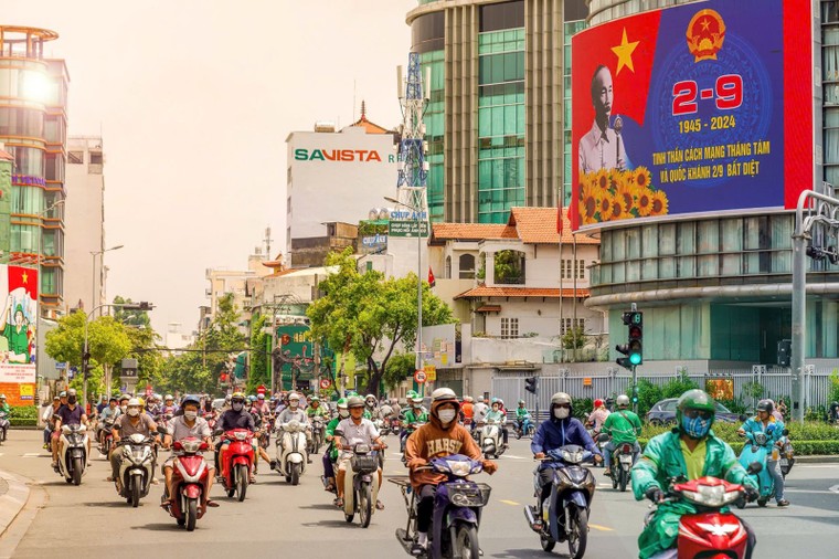 TP Hồ Chí Minh: Người dân vui chơi, đón mừng Tết độc lập ảnh 2