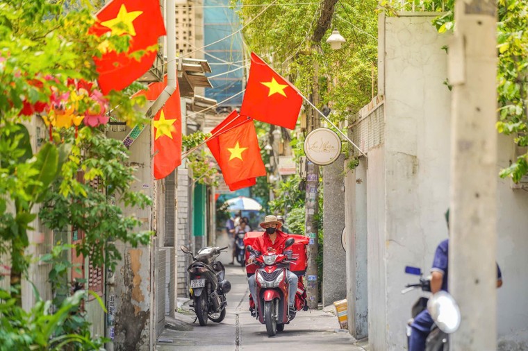 TP Hồ Chí Minh: Người dân vui chơi, đón mừng Tết độc lập ảnh 9