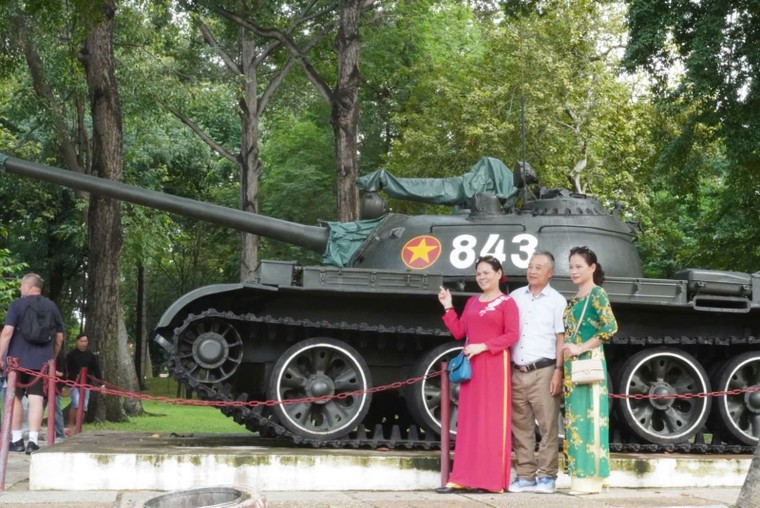 TP Hồ Chí Minh: Người dân vui chơi, đón mừng Tết độc lập ảnh 5