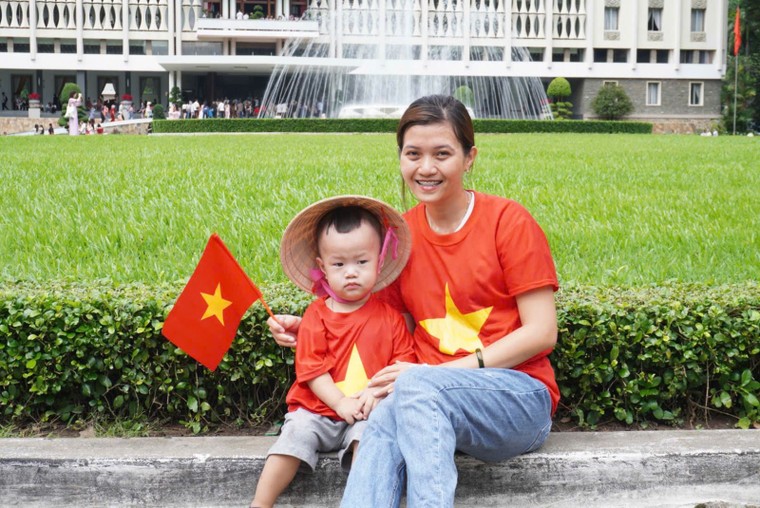 TP Hồ Chí Minh: Người dân vui chơi, đón mừng Tết độc lập ảnh 6