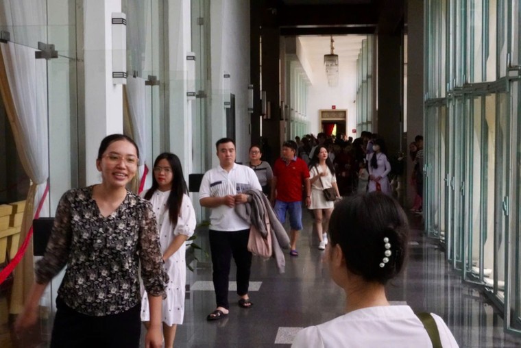 TP Hồ Chí Minh: Người dân vui chơi, đón mừng Tết độc lập ảnh 7