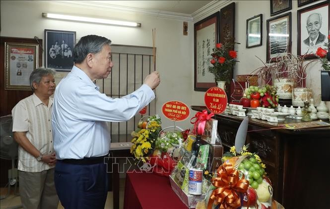 Tổng Bí thư, Chủ tịch nước Tô Lâm tri ân cố nhạc sỹ Văn Cao và cố hoạ sỹ Bùi Trang Chước ảnh 2