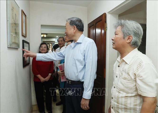 Tổng Bí thư, Chủ tịch nước Tô Lâm tri ân cố nhạc sỹ Văn Cao và cố hoạ sỹ Bùi Trang Chước ảnh 3