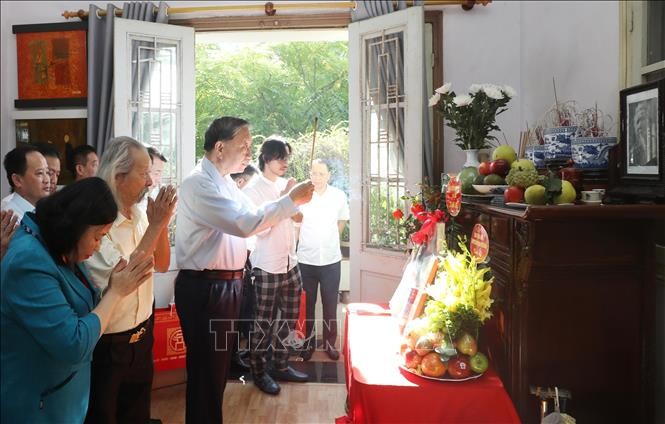 Tổng Bí thư, Chủ tịch nước Tô Lâm tri ân cố nhạc sỹ Văn Cao và cố hoạ sỹ Bùi Trang Chước ảnh 1