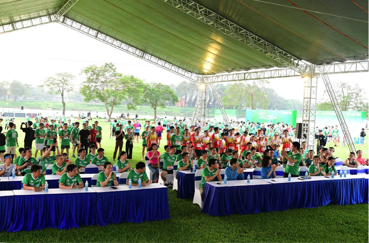 Hơn 1.200 vận động viên tham gia Giải chạy bộ “Vì Công trình xanh Việt Nam năm 2024” ảnh 3