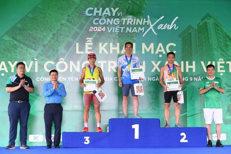 Hơn 1.200 vận động viên tham gia Giải chạy bộ “Vì Công trình xanh Việt Nam năm 2024” ảnh 7