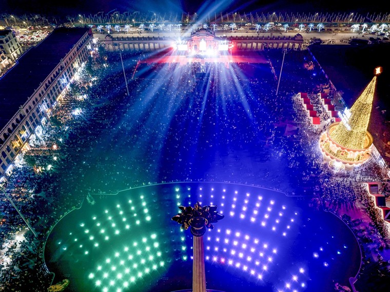 “Vũ trụ Vin” hóa “thánh địa countdown”, đón gần 1 triệu người trong đại tiệc chào năm mới 2025 ảnh 2