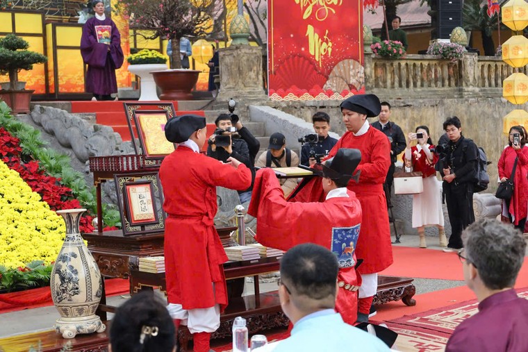 Phỏng dựng nhiều nghi lễ tái hiện Tết Nguyên đán tại Hoàng thành Thăng Long ảnh 2