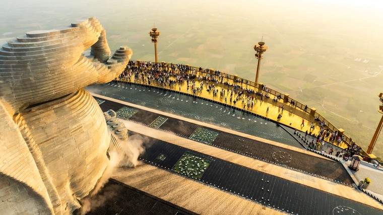 Hàng trăm nghìn du khách tấp nập đến núi Bà Đen xem Hội xuân ảnh 3