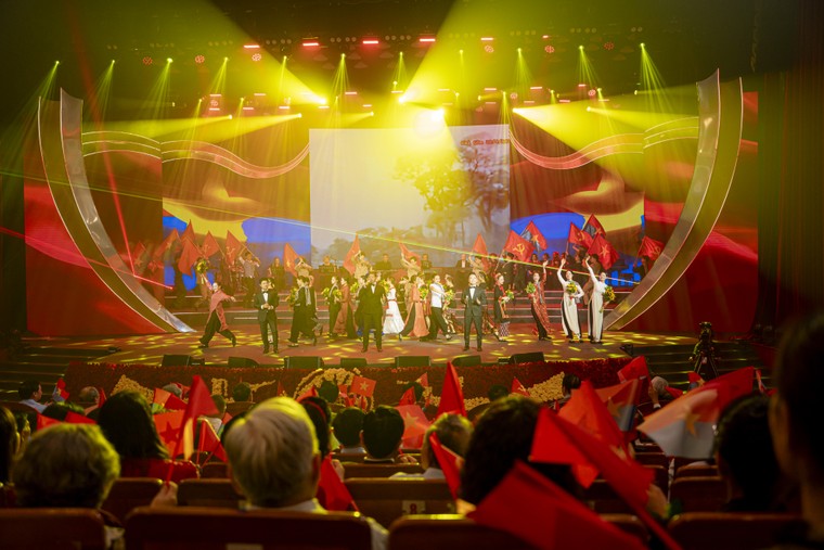 Hà Nội: Khúc ca hào hùng mừng 50 năm đại thắng mùa Xuân sẽ diễn ra tại Nhà hát Hồ Gươm tối 28/4 ảnh 3