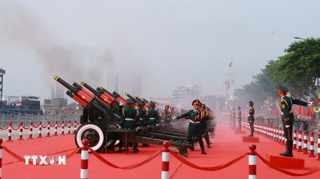 21 loạt đại bác mở đầu Lễ kỷ niệm 50 năm Giải phóng miền Nam ảnh 4